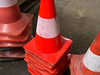 28 verkeerskegels - afbeelding 3 van  4