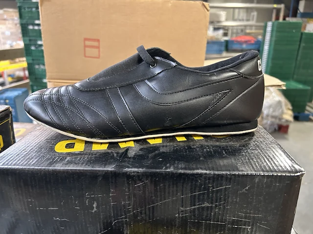 29 - indoor schoenen / taekwondo zwart (20st) - afbeelding 1 van  1