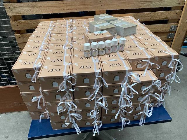 290 doosjes met 6x25ml verschillende zèfy wasparfums - afbeelding 1 van  5