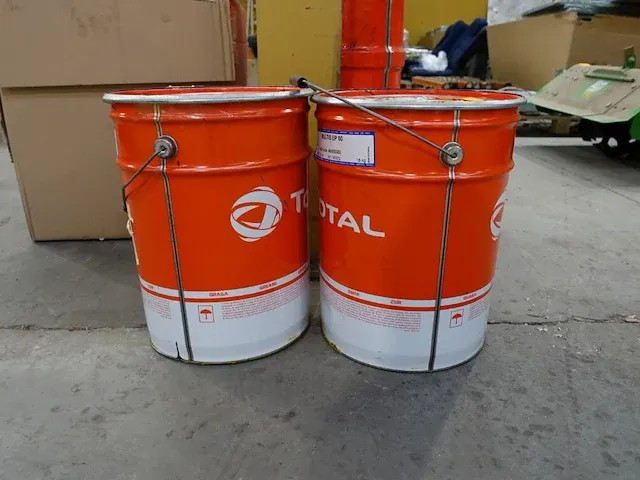2x 18 kg smeervet total - afbeelding 1 van  3