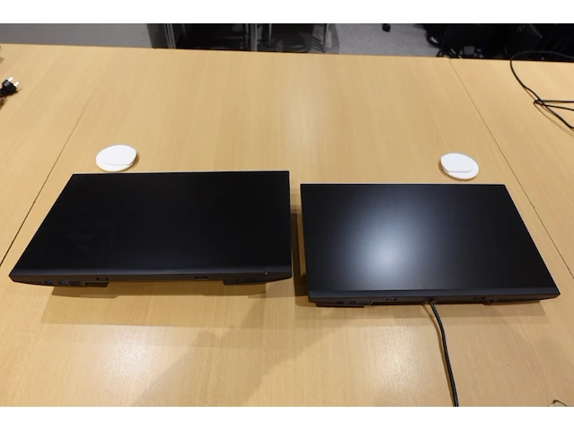 2x 22" monitor dell, zonder voet - afbeelding 1 van  3
