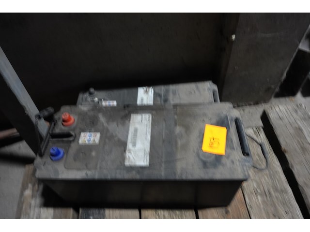 2x 24v batterij man - afbeelding 1 van  3