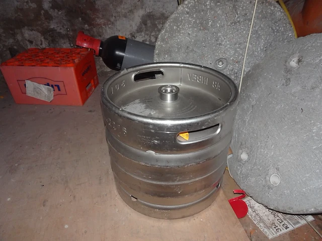 2x aangebroken biervat + 2x leeg biervat - afbeelding 3 van  7
