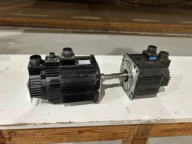 2x ac servomotor - afbeelding 1 van  5