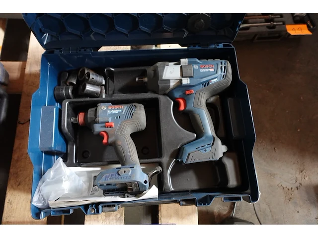 2x accu slagmoersleutel bosch - afbeelding 2 van  3