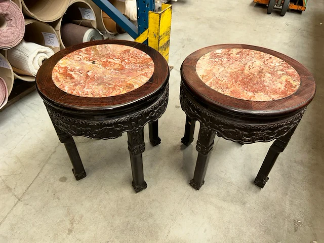 2x antieke afgeronde oosterse tafel - afbeelding 1 van  5