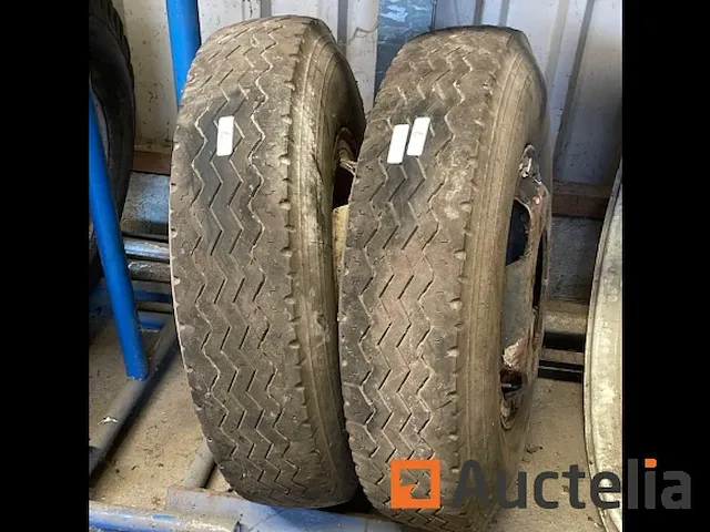 2x band + velg michelin 8.25-17 8 gaats - afbeelding 1 van  7