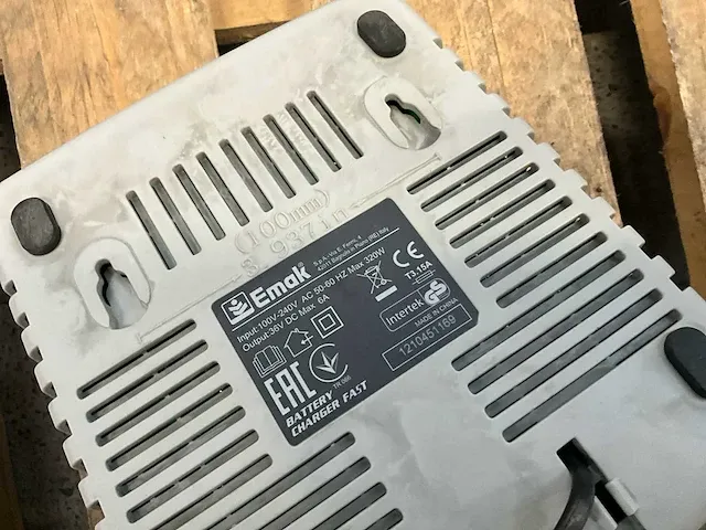 2x batterijlader emak crg fast - afbeelding 3 van  4