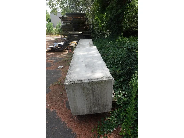 2x betonblokken - afbeelding 1 van  2