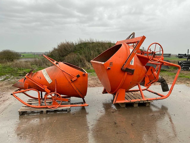 2x betonkubel 375l en 750l - afbeelding 1 van  8