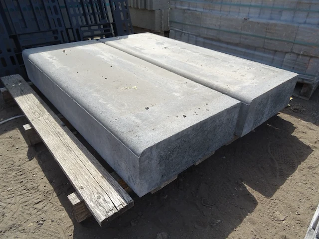 2x betonnen traptreden - afbeelding 2 van  2