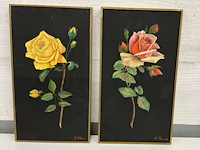 2x bloemenschilderijen op zwarte achtergrond (geel/rode roos) - afbeelding 1 van  1