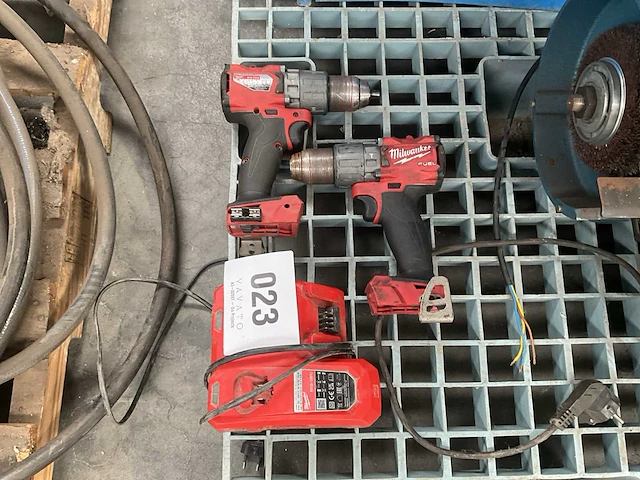 2x boorschroefmachine milwaukee m18 fpd2 - afbeelding 1 van  5