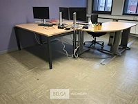 2x bureau met hoekelement