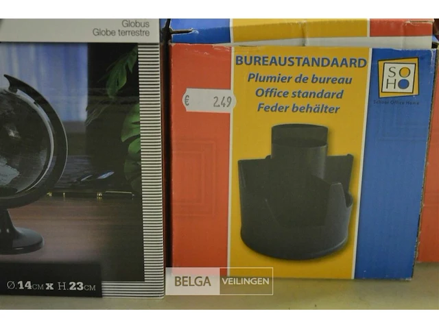 2x bureaustandaard & wereldbol - afbeelding 3 van  3