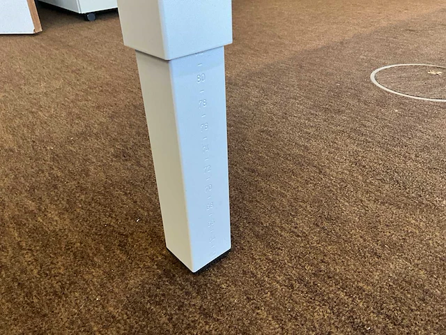 2x bureautafel pami 160x80 vv stekkerblok - afbeelding 4 van  5