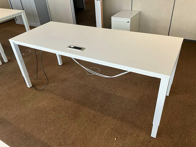 2x bureautafel pami 240x80 vv opbouw-stekkerblok - afbeelding 1 van  5