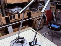 2x bureellamp u-line designed bij maarten van serveren - afbeelding 2 van  2