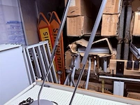 2x bureellamp u-line designed bij maarten van serveren - afbeelding 1 van  2