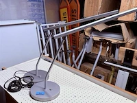 2x bureellamp u-line designed bij maarten van serveren - afbeelding 2 van  2