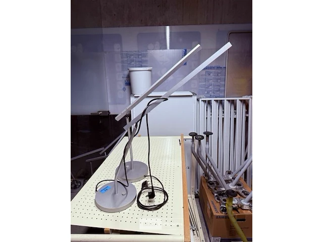 2x bureellamp u-line designed bij maarten van severen - afbeelding 2 van  2