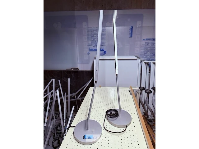 2x bureellamp u-line designed bij maarten van severen - afbeelding 2 van  2