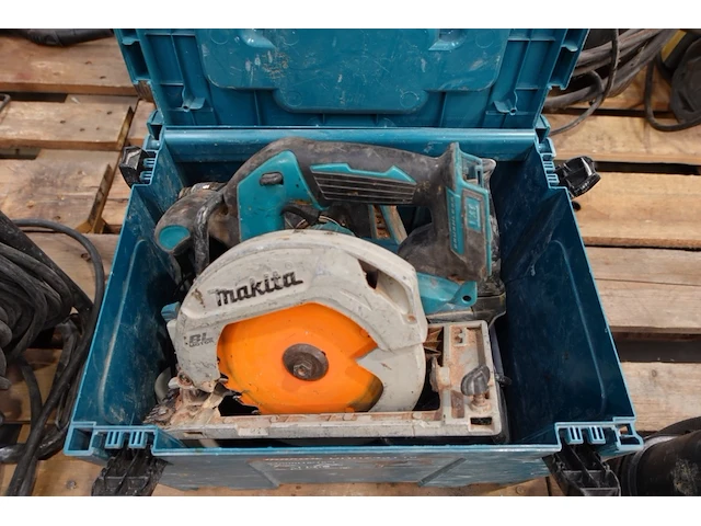 2x div accu werkmateriaal makita - afbeelding 1 van  5