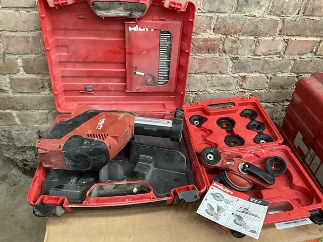 2x divers hilti - afbeelding 1 van  8