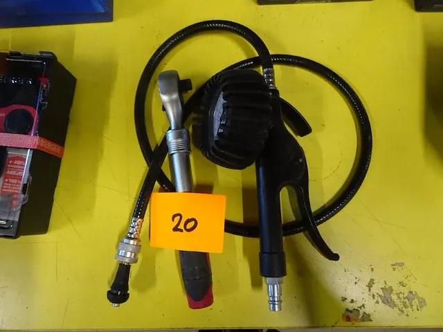 2x divers - afbeelding 1 van  3