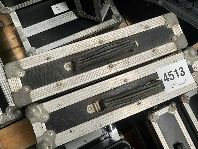 2x dual uhf synthesized diversity receiver samson - afbeelding 3 van  3