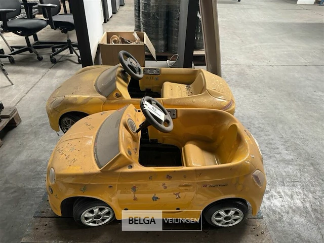 2x electrische kinderauto - afbeelding 1 van  2