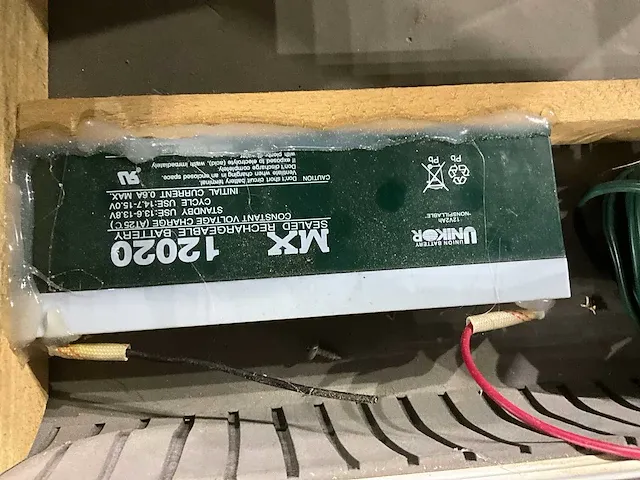 2x flightcase koffer met batterij - afbeelding 4 van  7