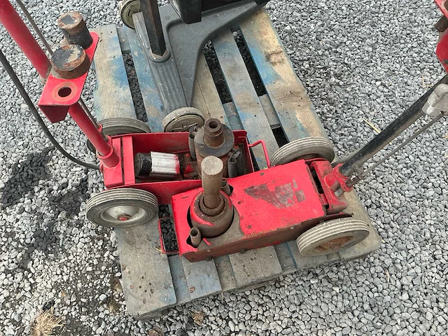 2x garagekrik 20t + koplampafstelapparaat + adblue pomp - afbeelding 6 van  10