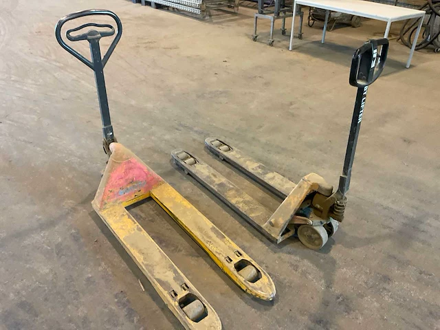 2x hand hydraulische palletwagen - afbeelding 4 van  5