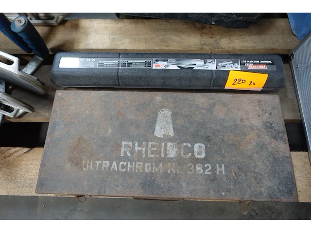 2x handgereedschap - afbeelding 1 van  3