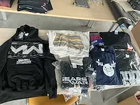 2x hoodie + plm 35x diverse gaming t-shirts - afbeelding 1 van  19