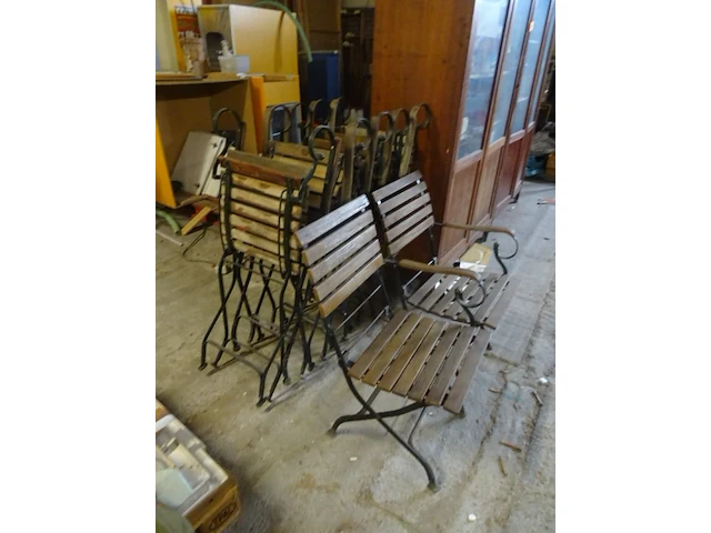 2x houten kast + 7 metalen/houten stoelen - afbeelding 3 van  3