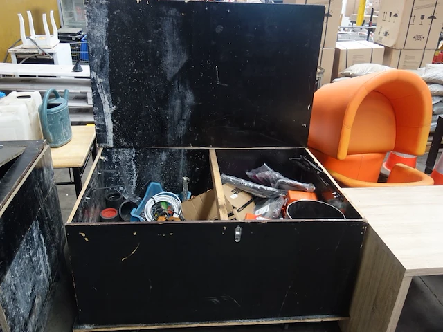 2x houten koffer + diverse inhoud - afbeelding 1 van  9