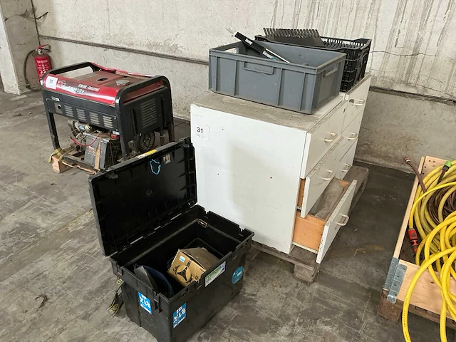 2x houten opbergkast - afbeelding 1 van  16