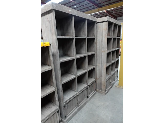 2x houten wandmeubel - afbeelding 1 van  3
