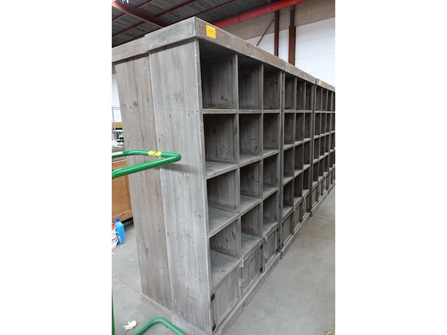 2x houten wandmeubel - afbeelding 1 van  3