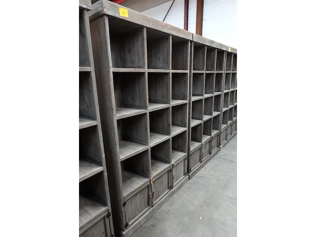2x houten wandmeubel - afbeelding 1 van  2