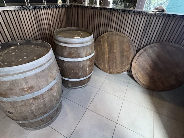 2x houten wijnvat - afbeelding 1 van  2