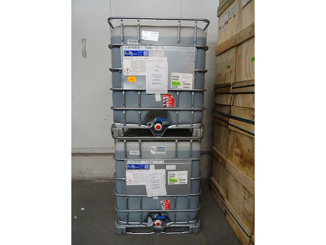 2x ibc container elastolit - afbeelding 1 van  4