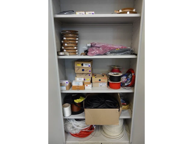 2x inhoud kast - afbeelding 1 van  15