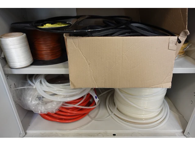 2x inhoud kast - afbeelding 8 van  15