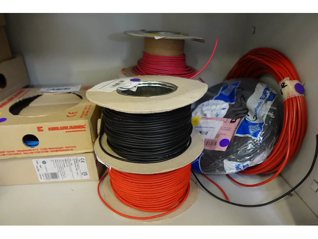 2x inhoud kast - afbeelding 10 van  15