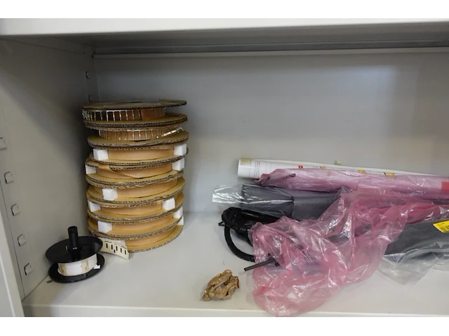 2x inhoud kast - afbeelding 12 van  15