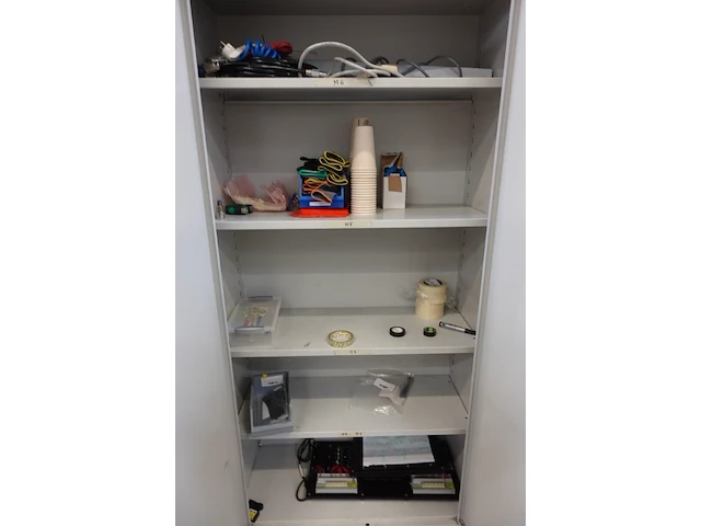 2x inhoud kast - afbeelding 12 van  13