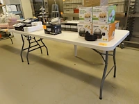 2x inklapbare kunstoffen tafels - afbeelding 1 van  2